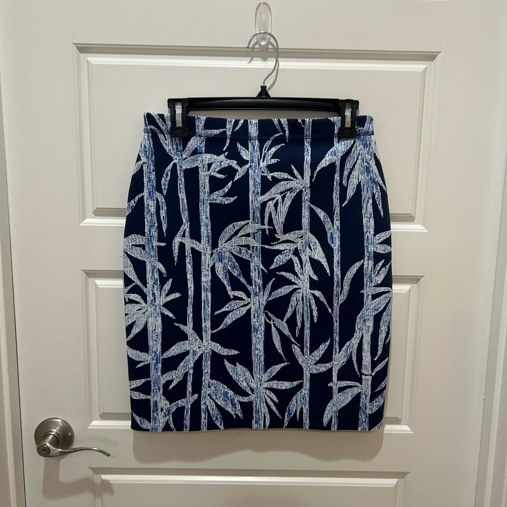 J. Mclaughlin Patterned Reversible Stretch Skirt - image 1